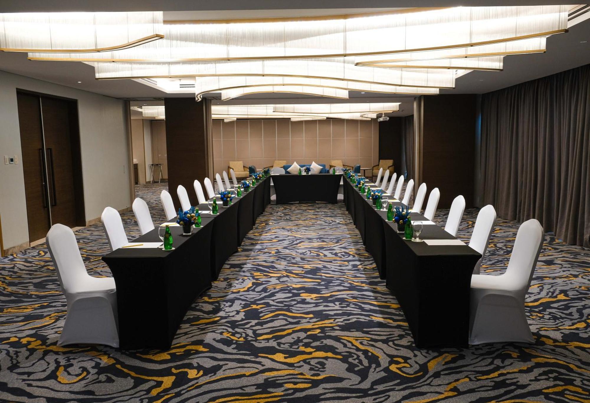 Kingsford Hotel Manila Paranaque City Экстерьер фото